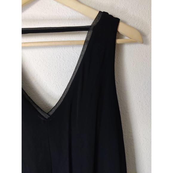 Elegant Black Sleeveless Dress - Picture 6 of 8